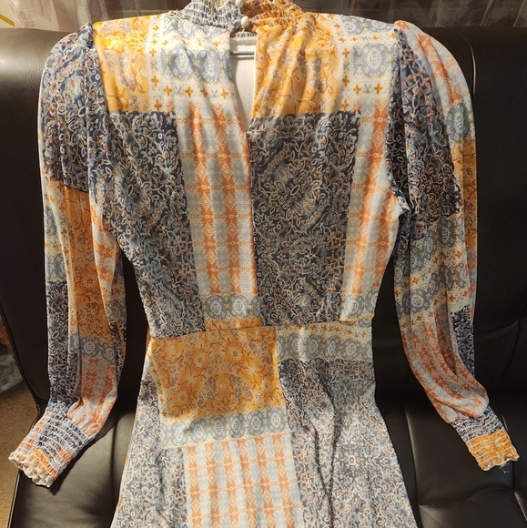 Lightweight, fitted, yet free flowing dress. - Picture 1 of 6